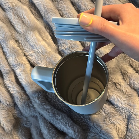 Simple Modern Light Blue Tumbler with Handle - Picture 4 of 4